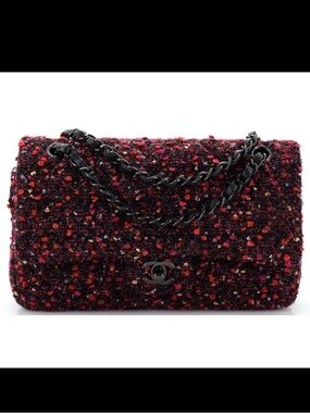 Chanel
Classic Double Flap Bag Quilted
Tweed Medium
Authentic